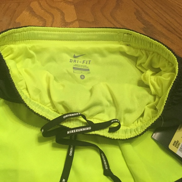 BRAND NEW NIKE DRI-FIT RUNNING SHORT - Picture 2 of 6